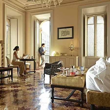 The Gentleman Of Maison d'hôtes